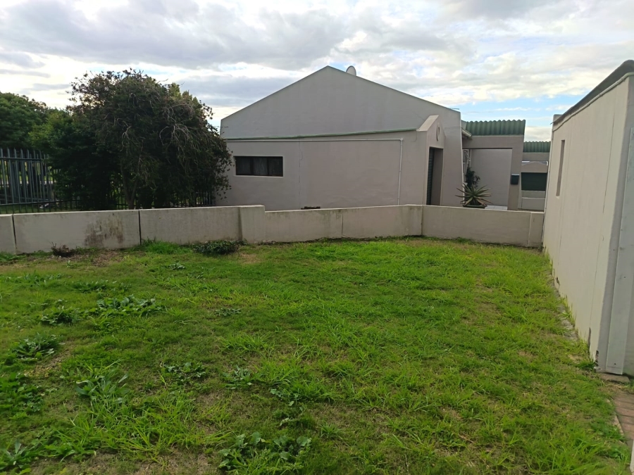 To Let 2 Bedroom Property for Rent in Wavecrest Eastern Cape